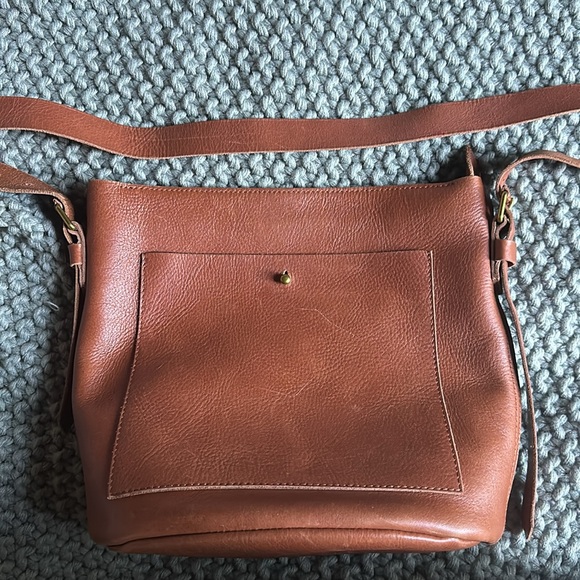 Madewell Transport Bucket Shoulder Bag on Brown Leather - Picture 5 of 5